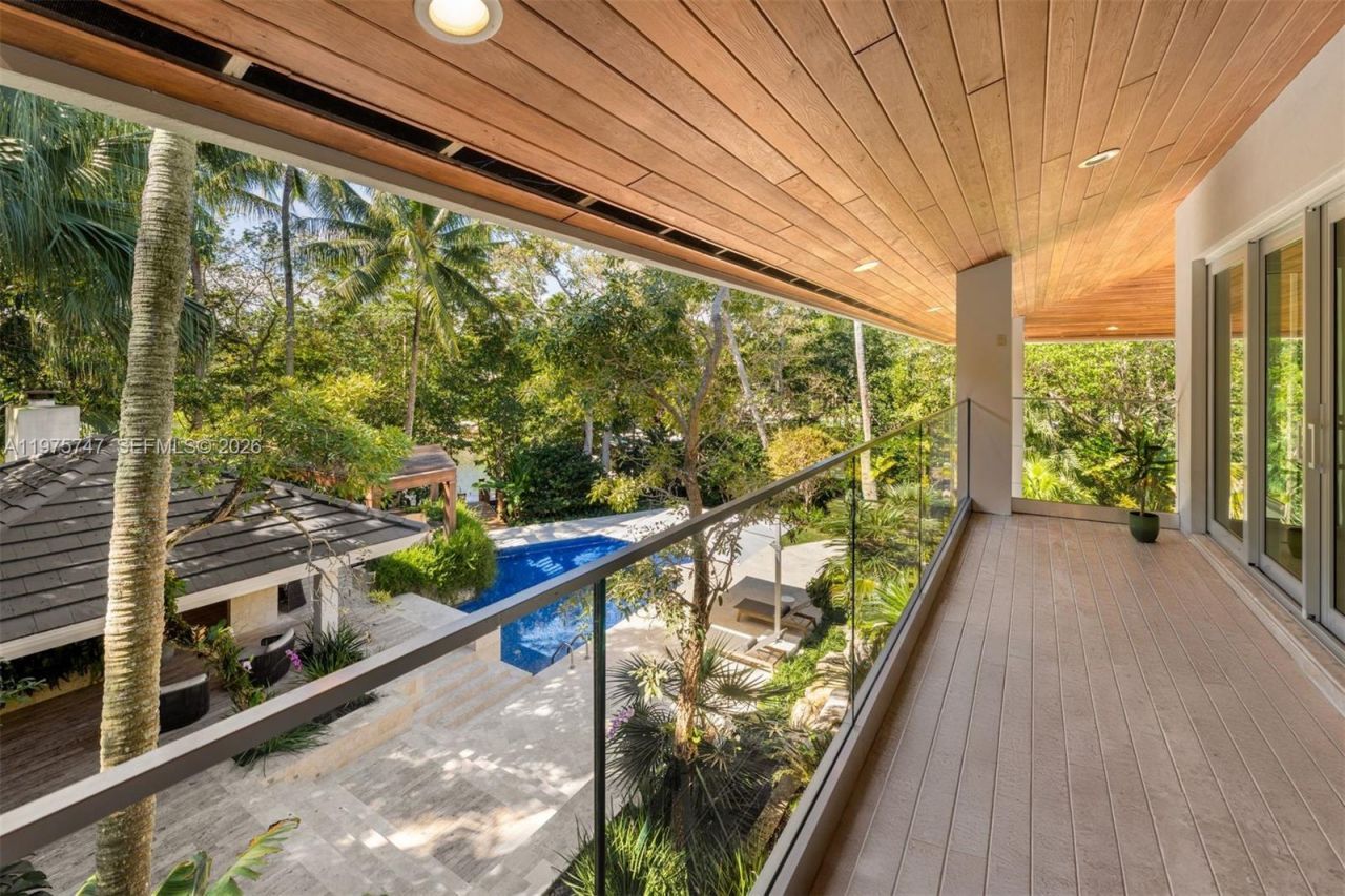 7150 W Lago Dr , Coral Gables, FL 33143 Photo