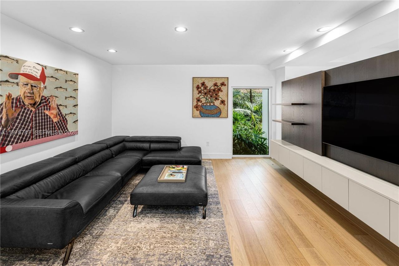 7150 W Lago Dr, Coral Gables, FL 33143 Photo