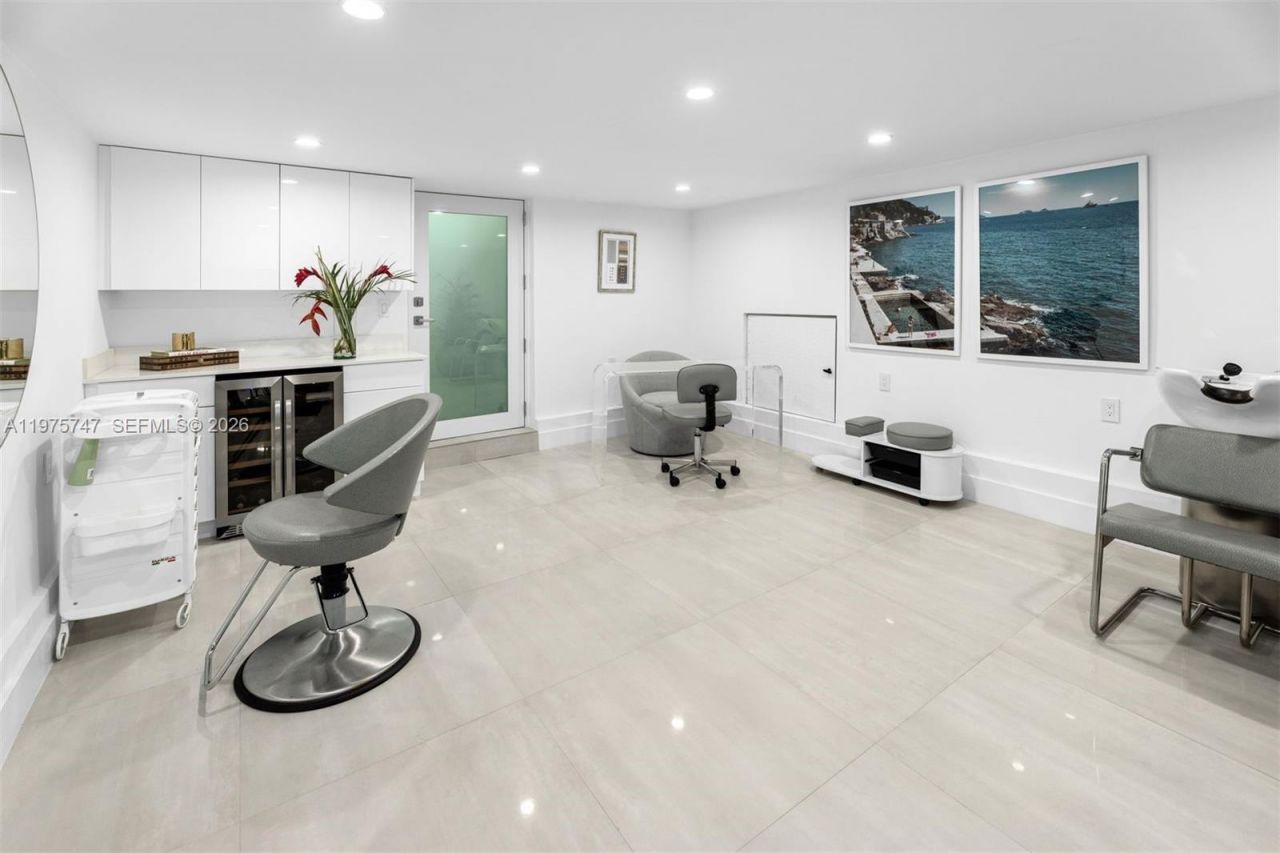 7150 W Lago Dr , Coral Gables, FL 33143 Photo