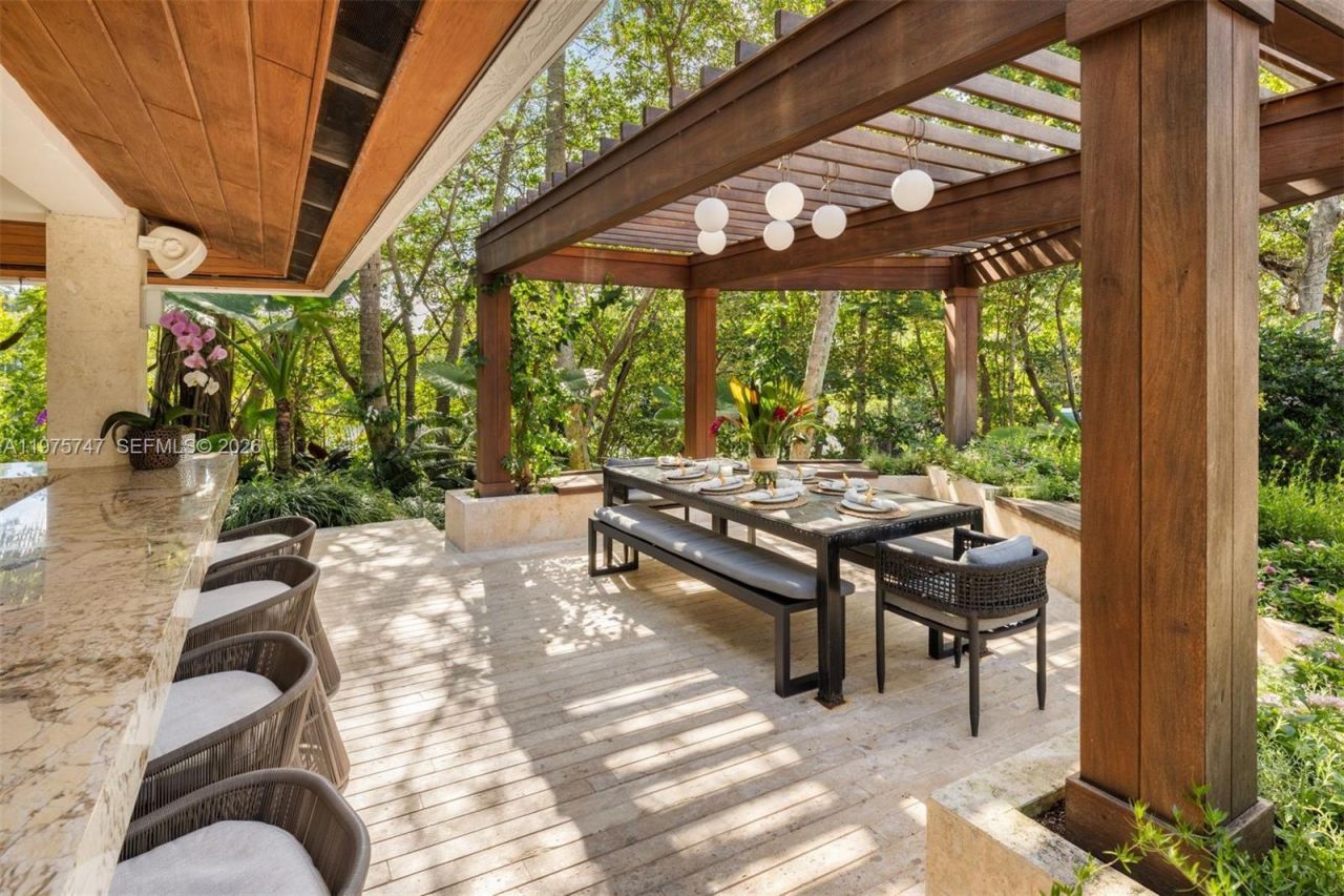 7150 W Lago Dr, Coral Gables, FL 33143 Photo