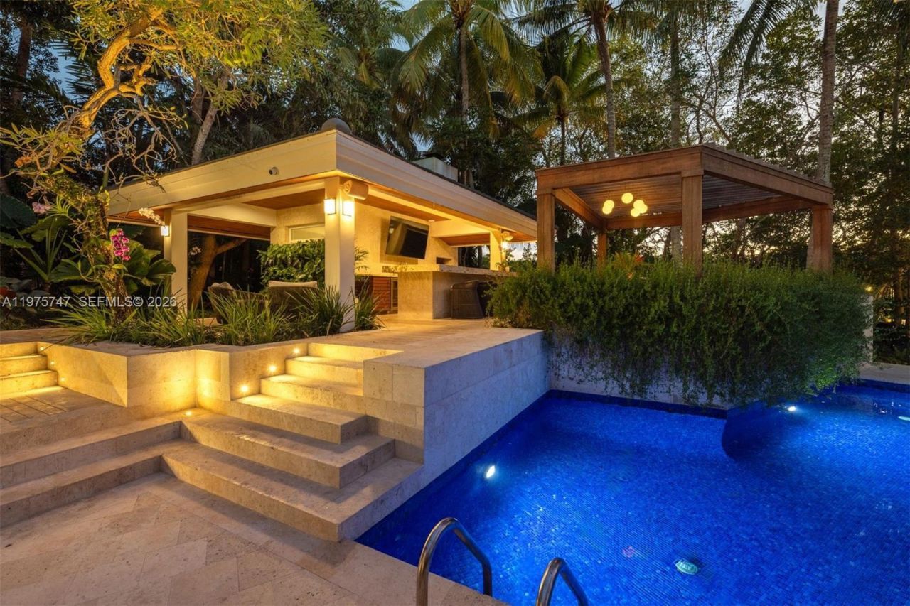 7150 W Lago Dr , Coral Gables, FL 33143 Photo