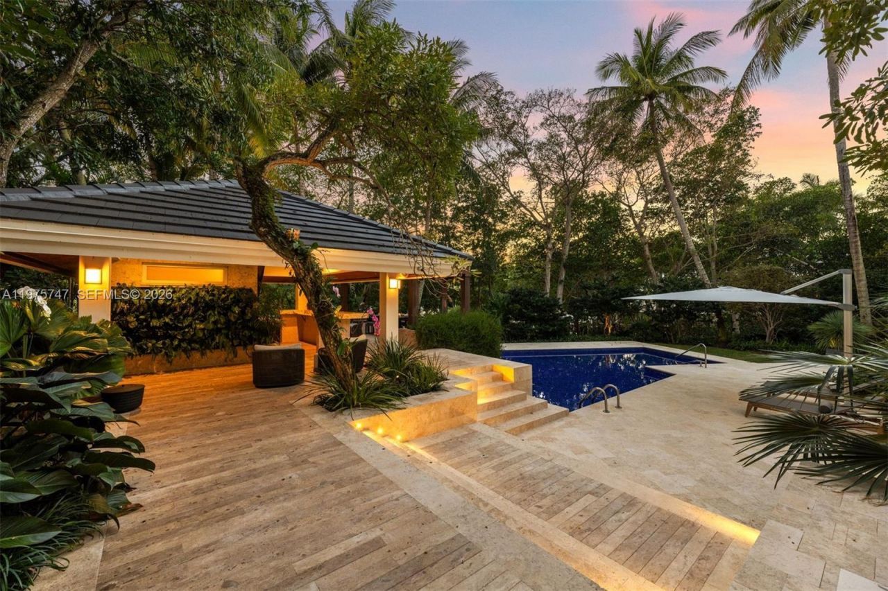 7150 W Lago Dr, Coral Gables, FL 33143 Photo