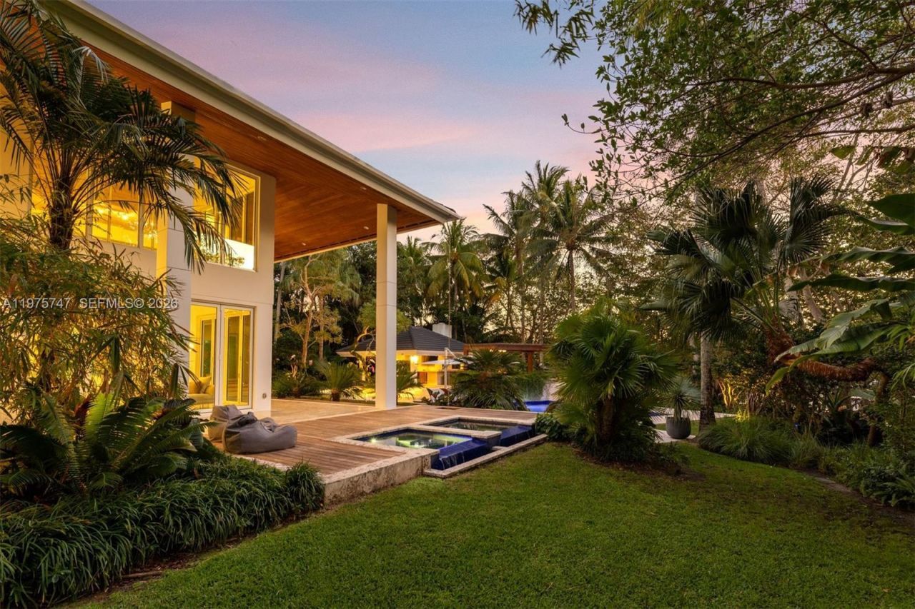 7150 W Lago Dr , Coral Gables, FL 33143 Photo