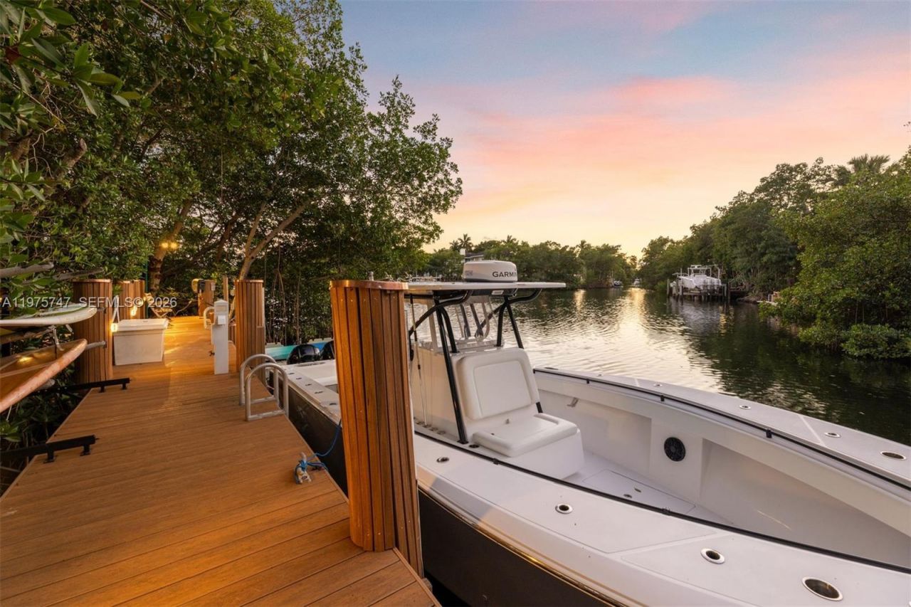 7150 W Lago Dr, Coral Gables, FL 33143 Photo