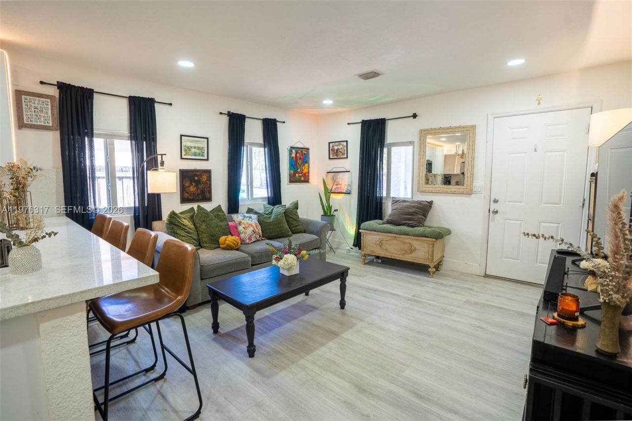 8012 NW 10th Ct , Miami, FL 33150 Photo