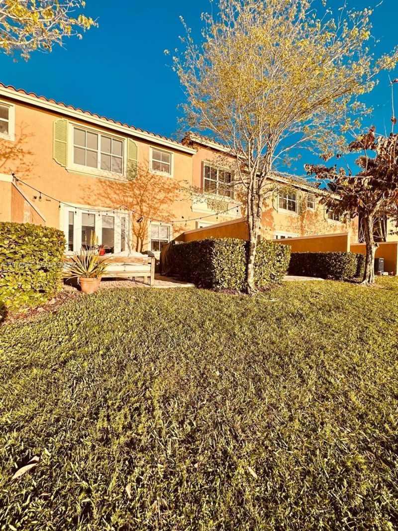 822 SW 143rd Ter, Unit 204, Pembroke Pines, FL 33027 Photo