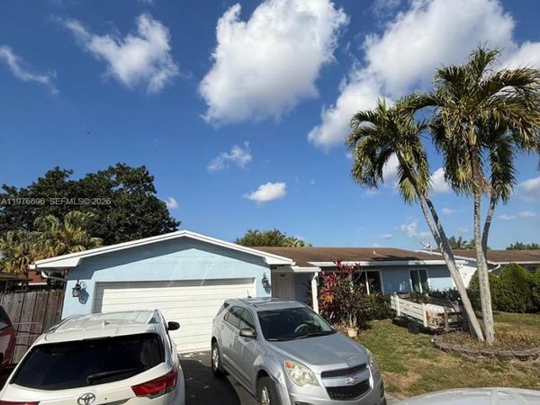 8105 NW 74th Ter , Tamarac, FL 33321