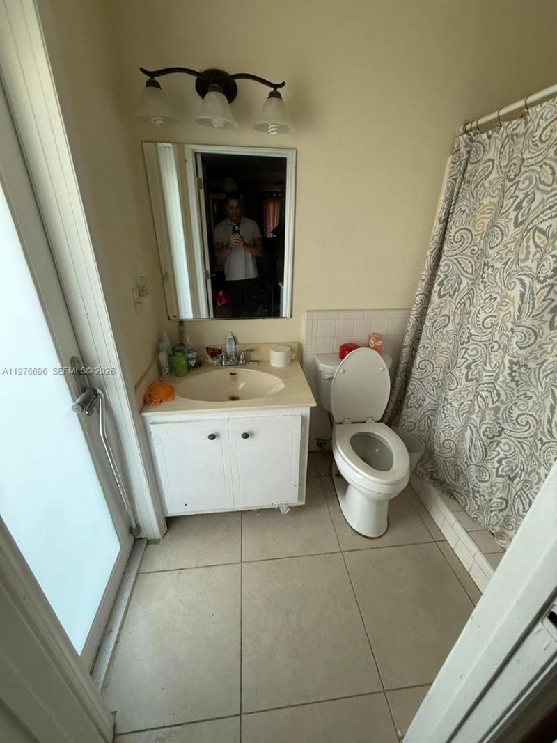 8105 NW 74th Ter , Tamarac, FL 33321 Photo