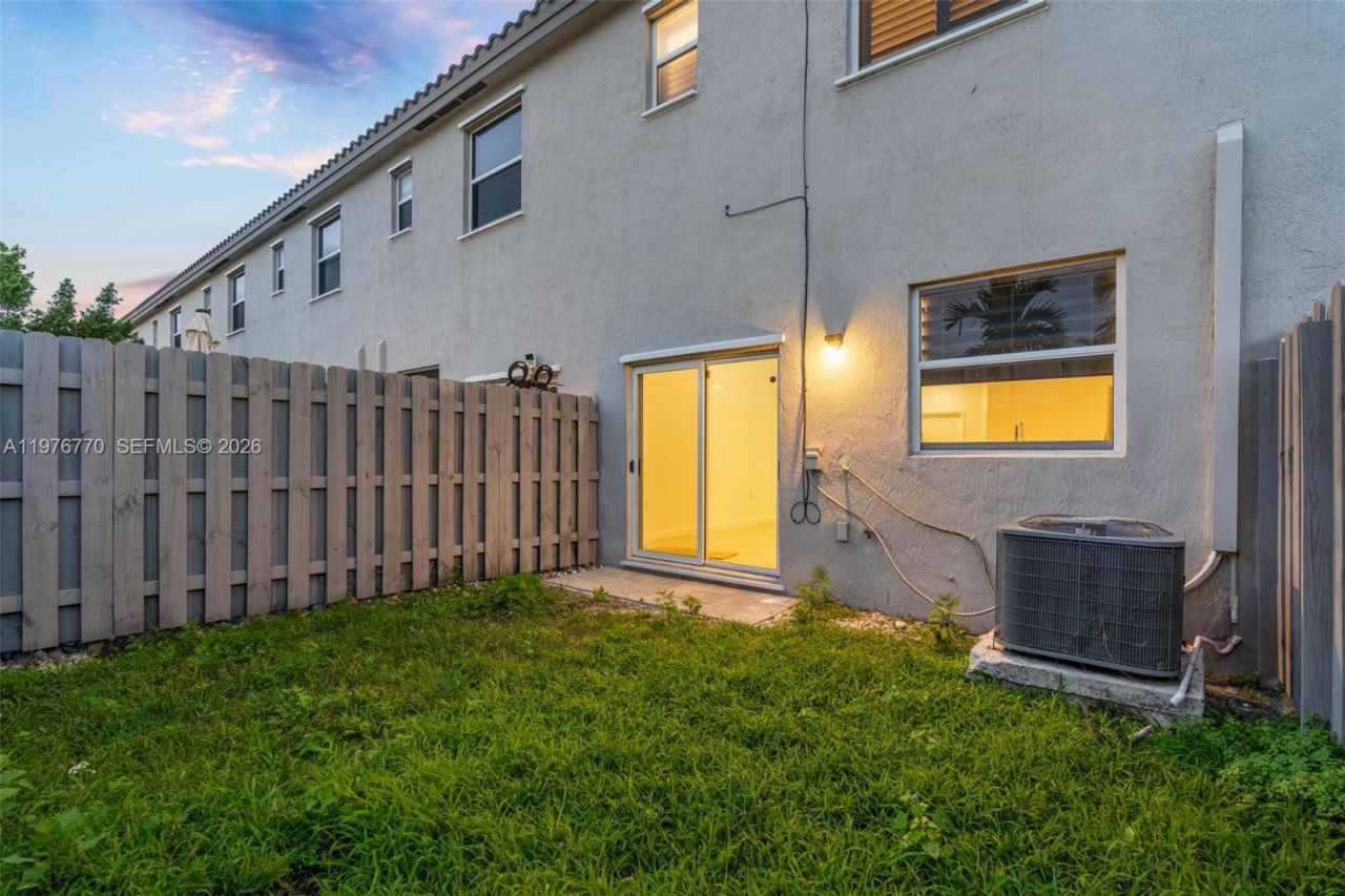 1467 SE 26th Rd , Homestead, FL 33035 Photo