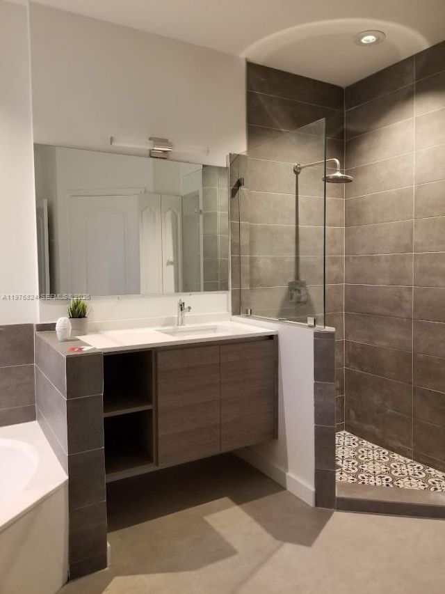 10889 NW 58th Ter , Doral, FL 33178 Photo