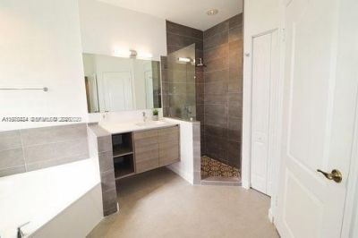 10889 NW 58th Ter , Doral, FL 33178 Photo