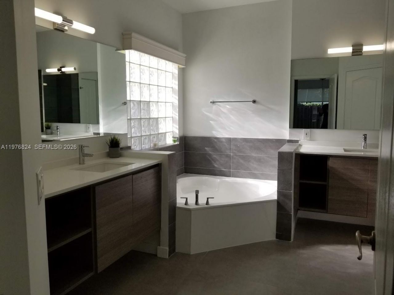 10889 NW 58th Ter , Doral, FL 33178 Photo