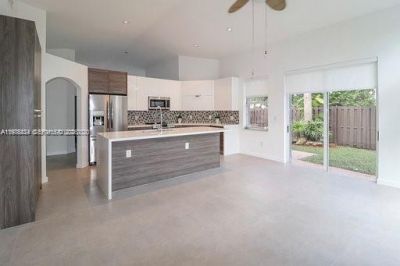 10889 NW 58th Ter , Doral, FL 33178 Photo