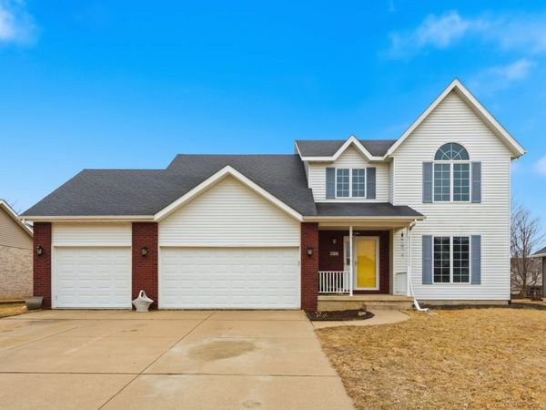 951 W Price Street , Eldridge, IA 52748