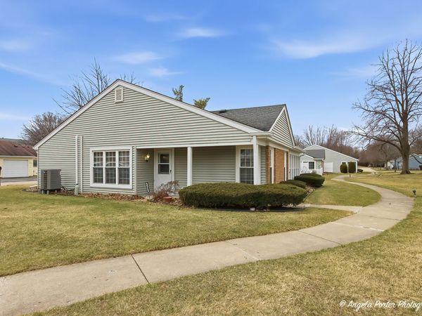 7202 Oxford Circle, Unit 237, Fox Lake, IL 60020