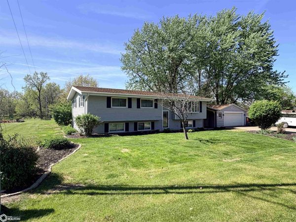 3308 W Jefferson Avenue, Fairfield, IA 52556