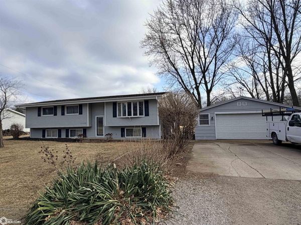 3308 W Jefferson Avenue, Fairfield, IA 52556