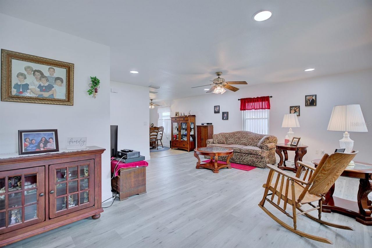 206 Ariana Place, Auburndale, FL 33823 Photo