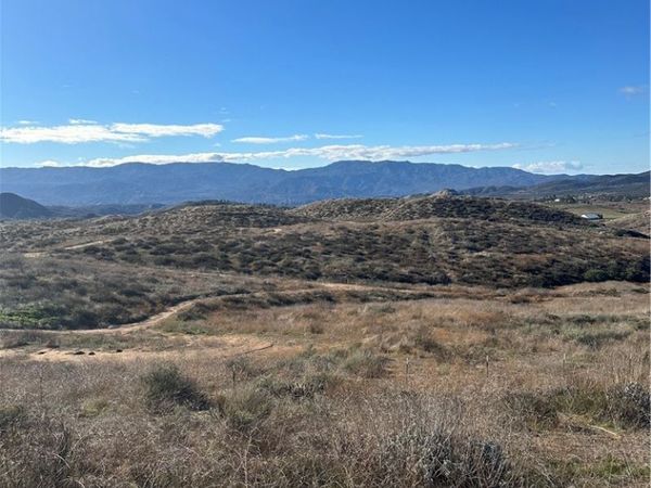 12 Alexander Drive, Hemet, CA 92544