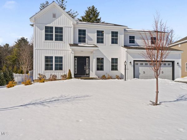 21 Bergen Place, Niskayuna, NY 12309