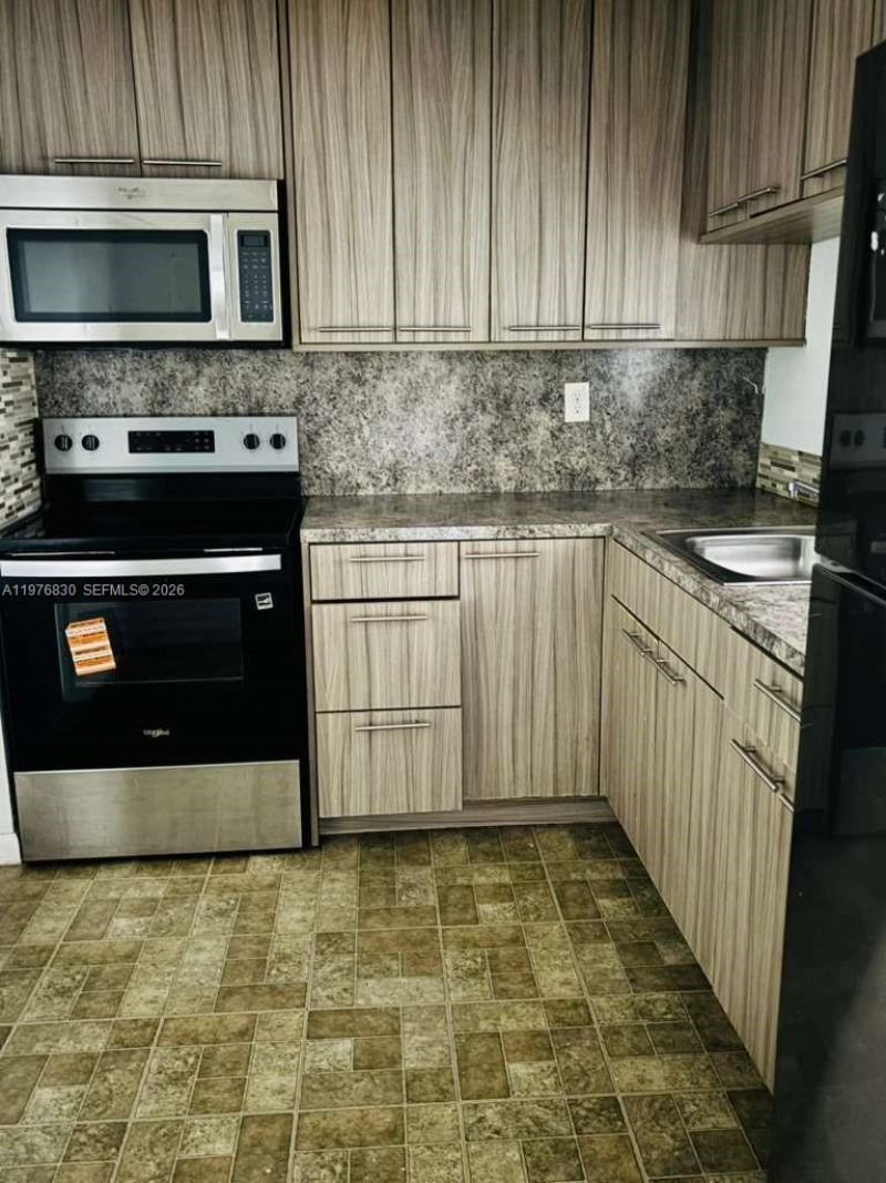9143 SW 77th Ave , Unit B204, Miami, FL 33156 Photo