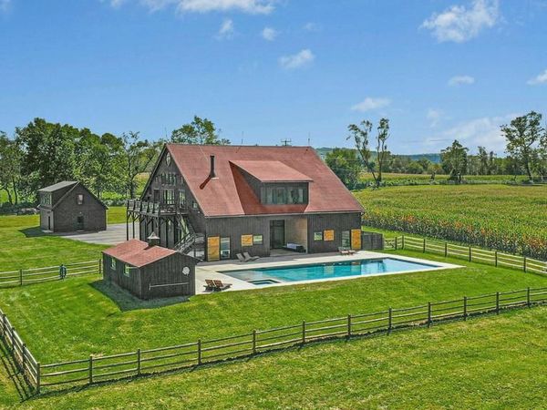 820 SPRING HILL ROAD, RIEGELSVILLE, PA 18077