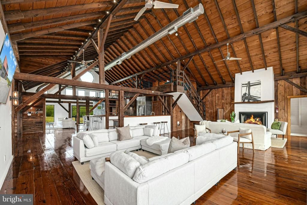 820 SPRING HILL ROAD , RIEGELSVILLE, PA 18077