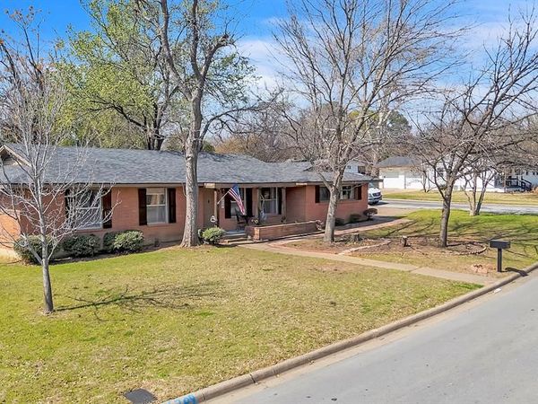 709 Hurstview Drive, Hurst, TX 76053