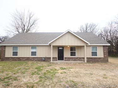 702 SE 10th Street, Wagoner, OK 74467