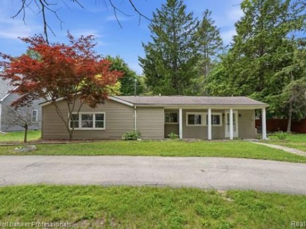 2380 Rolandale, West Bloomfield Twp, MI 48324
