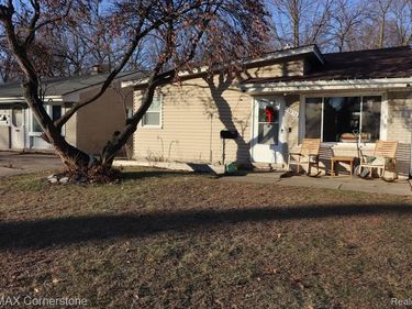 25236 Hopkins Street , Dearborn Heights, MI 48125