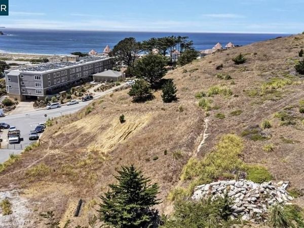 670 670 Roberts Rd, Pacifica, CA 94044