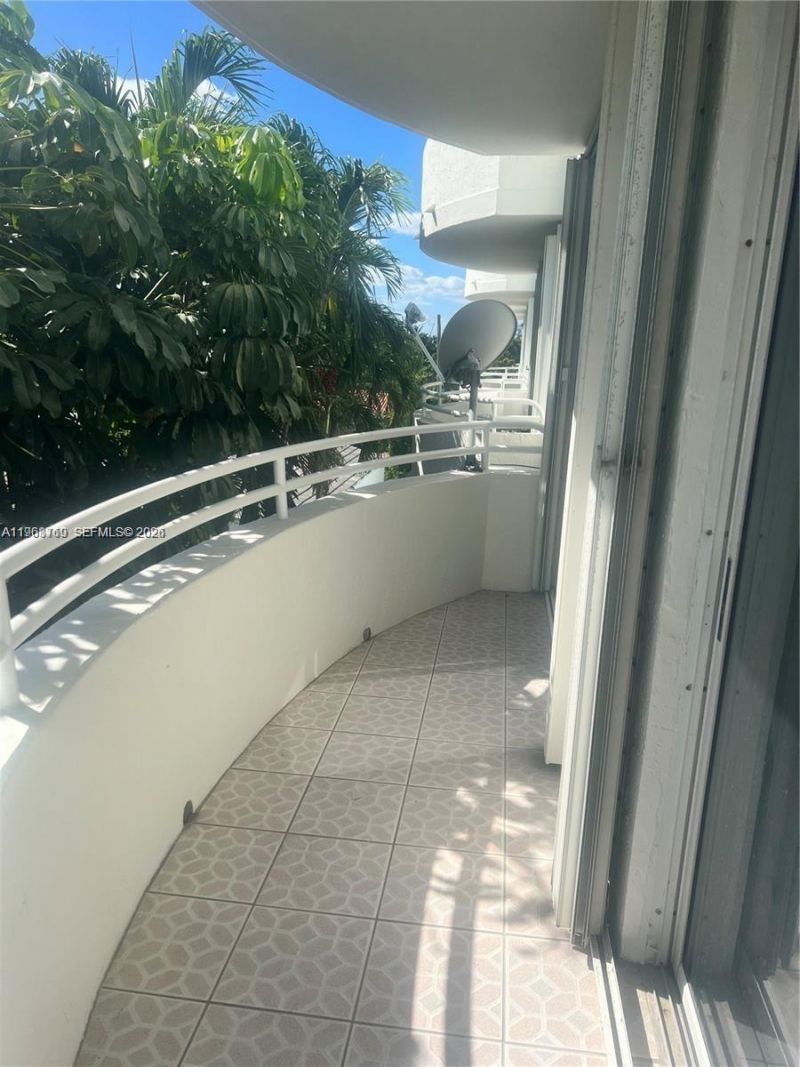 9156 Collins Ave , Unit 204, Surfside, FL 33154 Photo