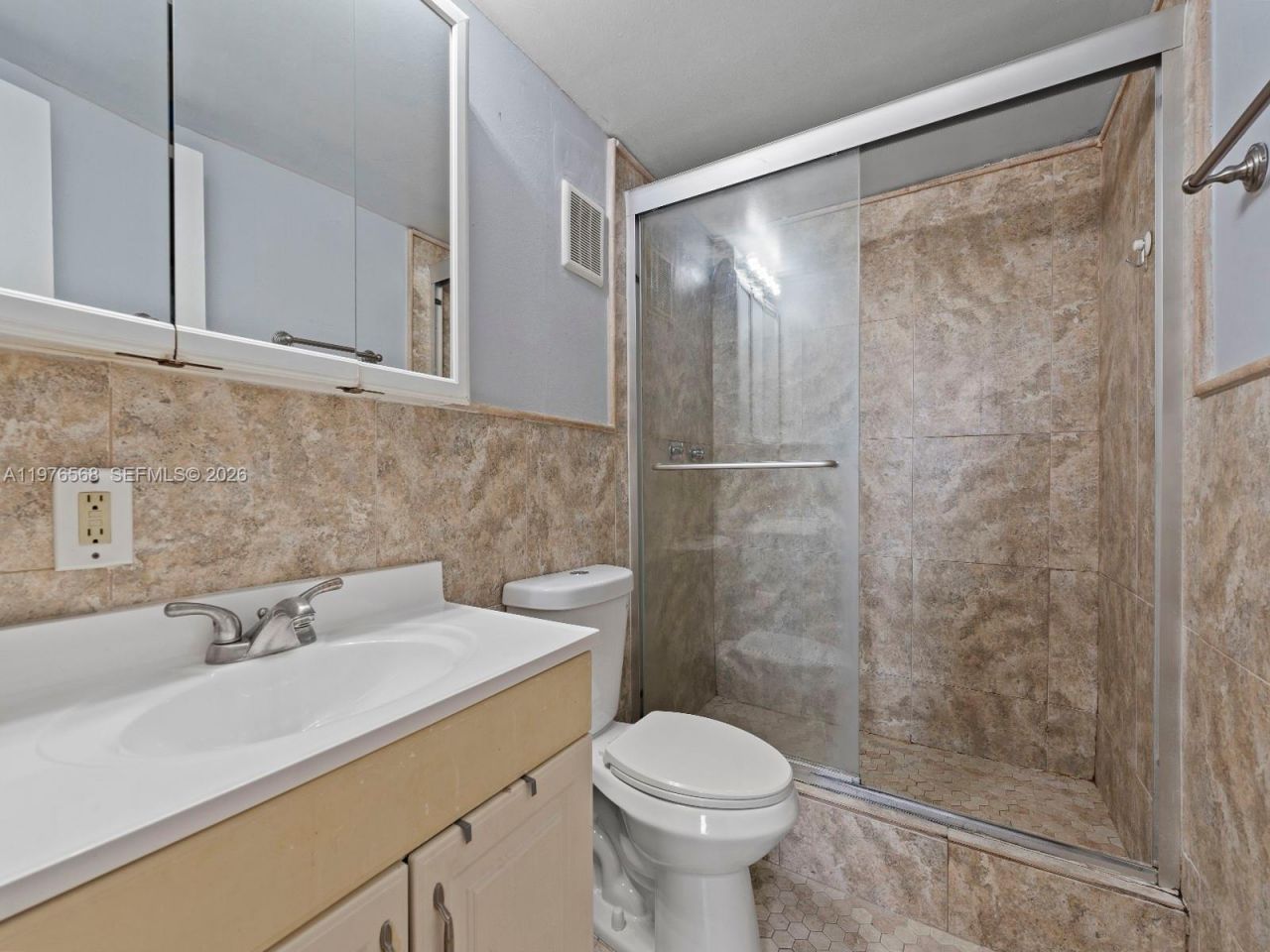 6701 NW 169th St , Unit B304, Hialeah, FL 33015 Photo