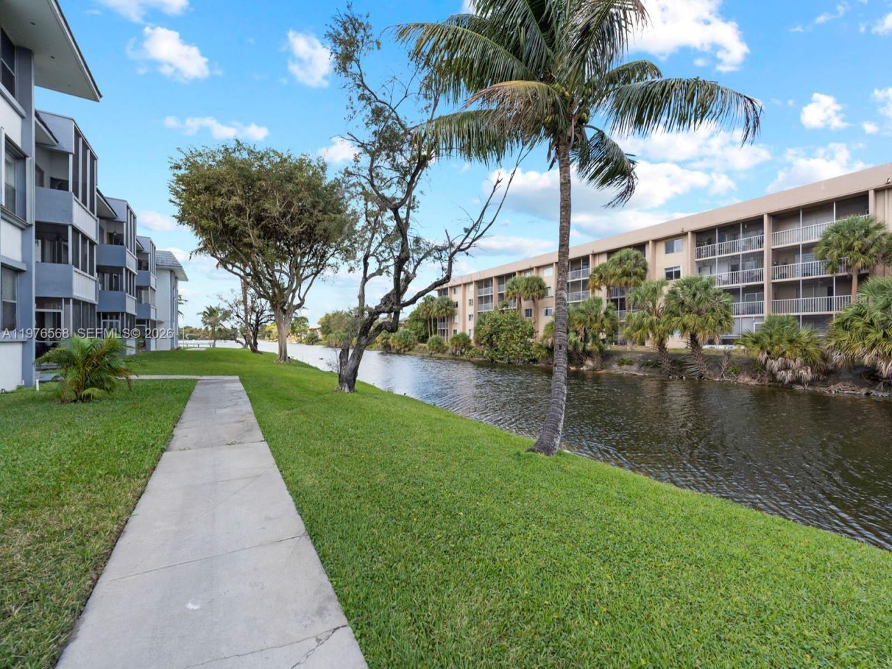 6701 NW 169th St, Unit B304, Hialeah, FL 33015 Photo