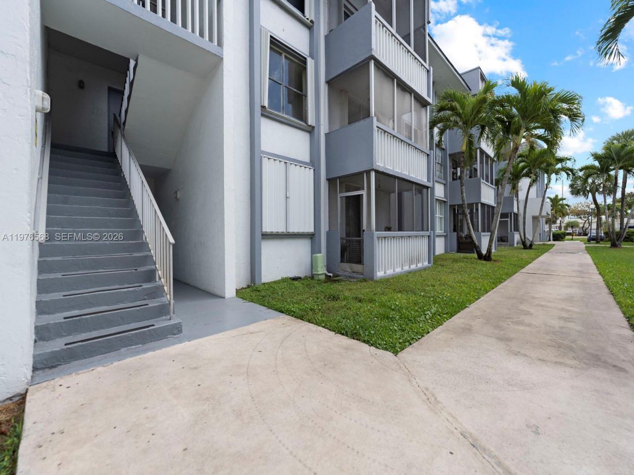 6701 NW 169th St, Unit B304, Hialeah, FL 33015 Photo