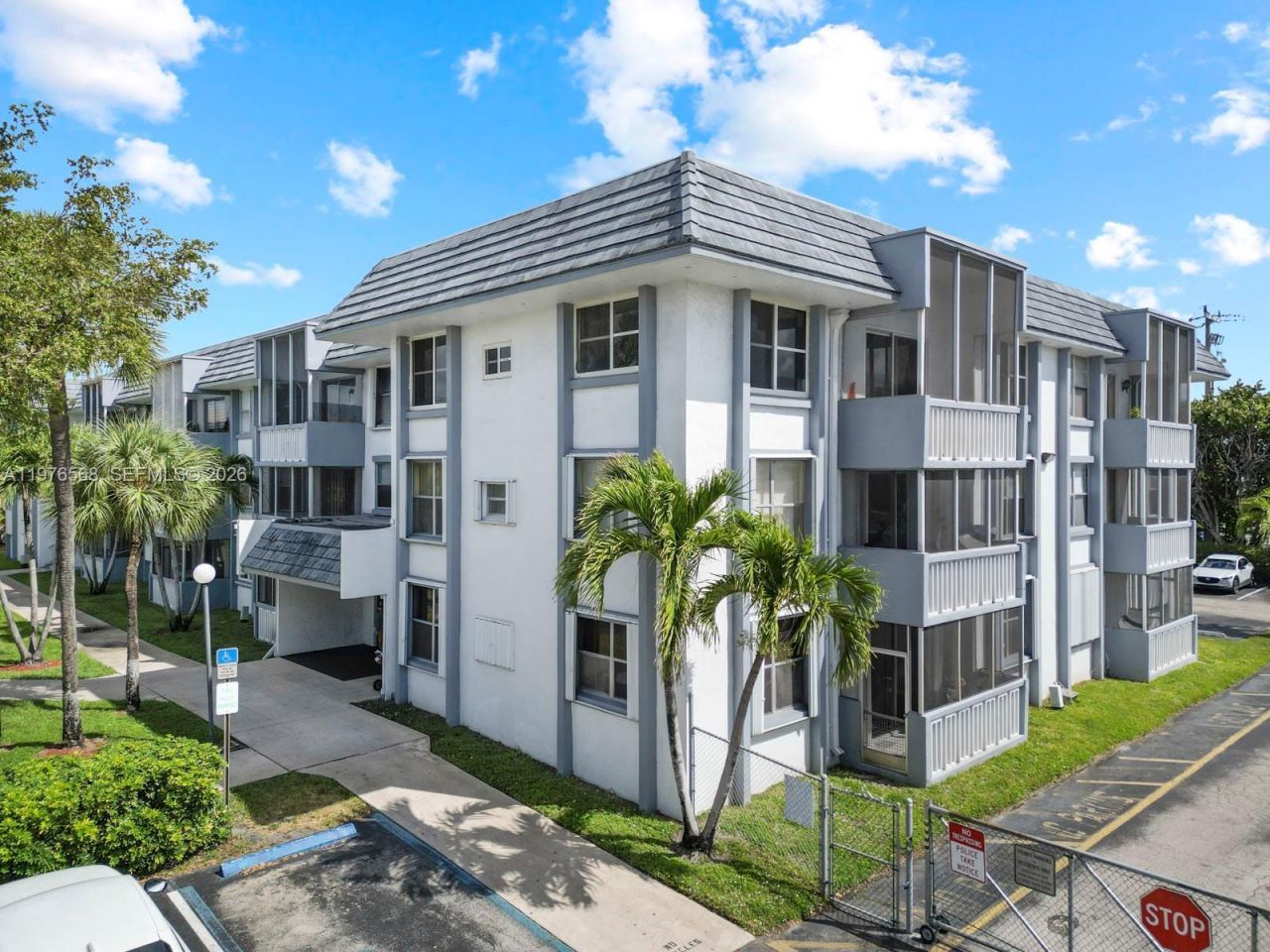 6701 NW 169th St, Unit B304, Hialeah, FL 33015 Photo
