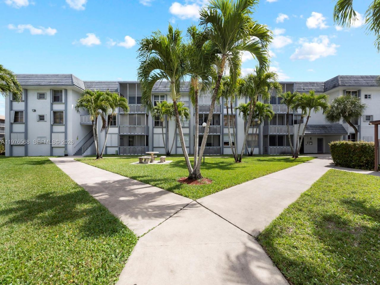 6701 NW 169th St, Unit B304, Hialeah, FL 33015 Photo