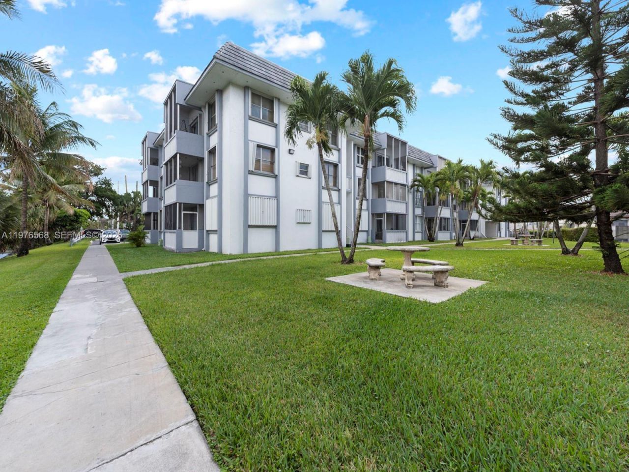 6701 NW 169th St, Unit B304, Hialeah, FL 33015 Photo