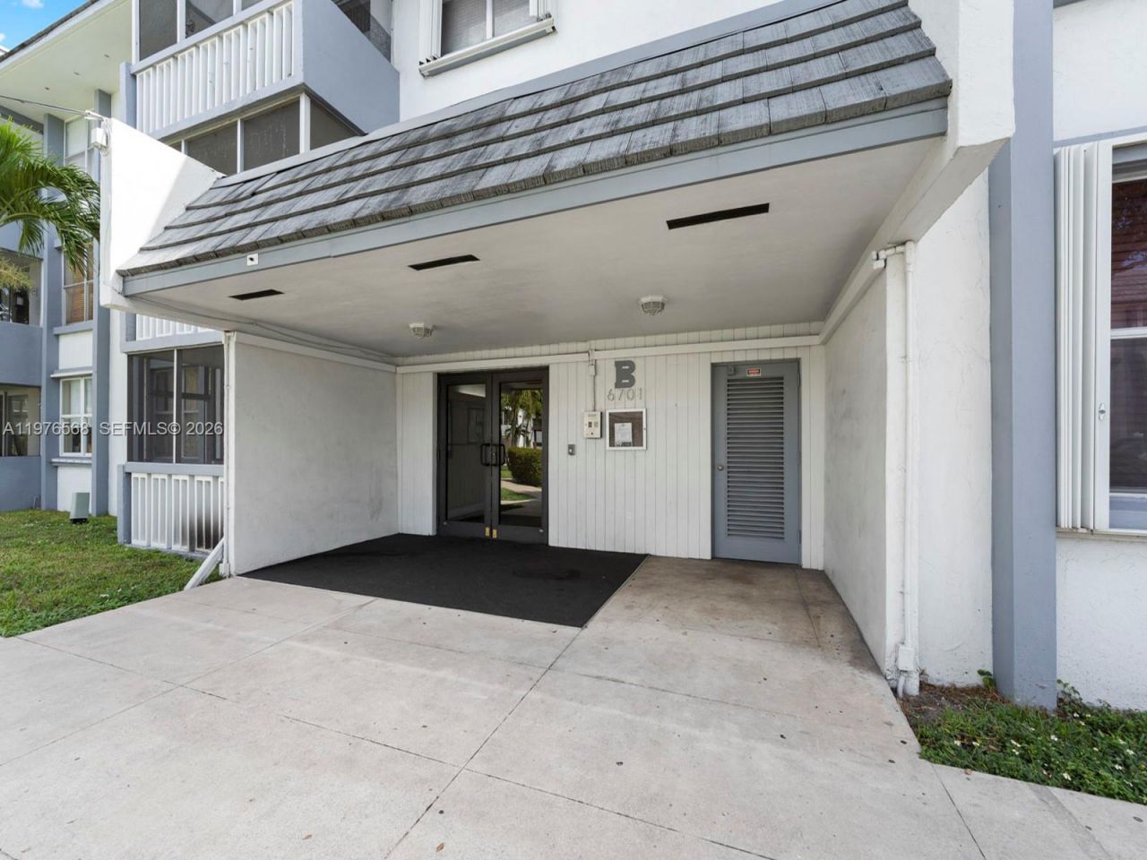 6701 NW 169th St, Unit B304, Hialeah, FL 33015 Photo