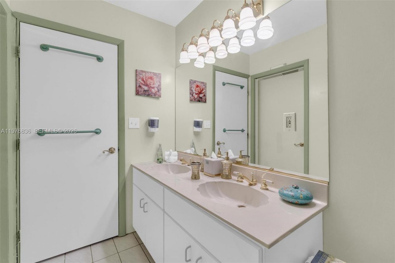 18201 SW 87th Ave , Palmetto Bay, FL 33157 Photo