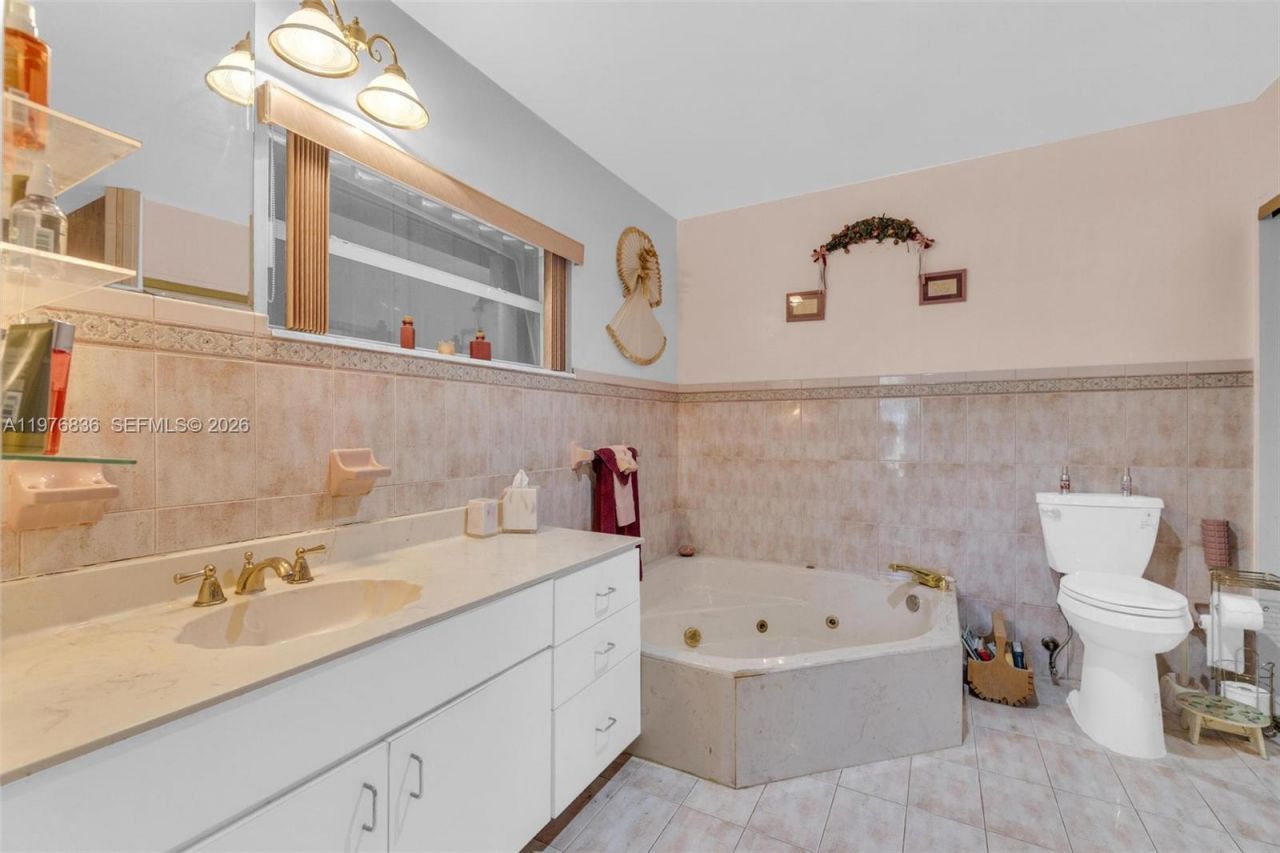 18201 SW 87th Ave , Palmetto Bay, FL 33157 Photo