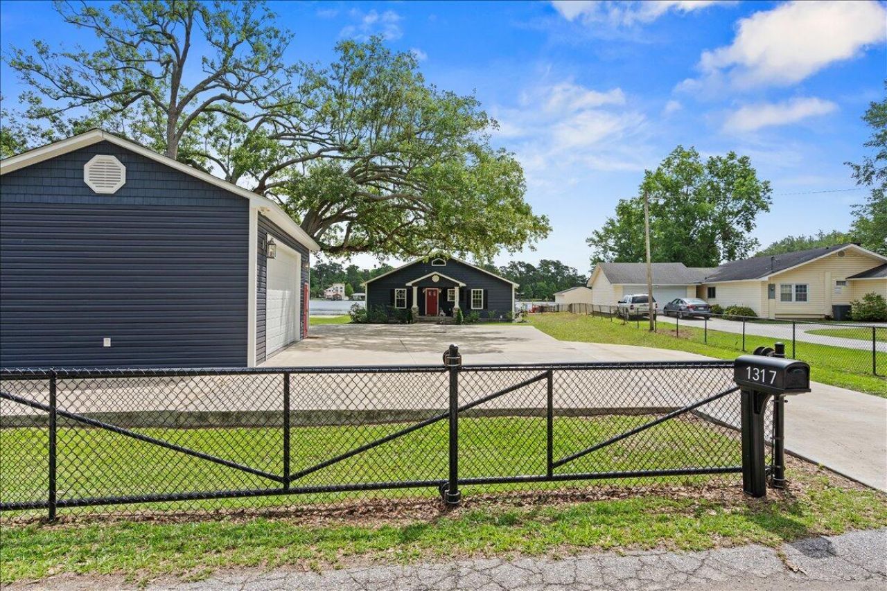 1317 Lakeview Drive Photo 12