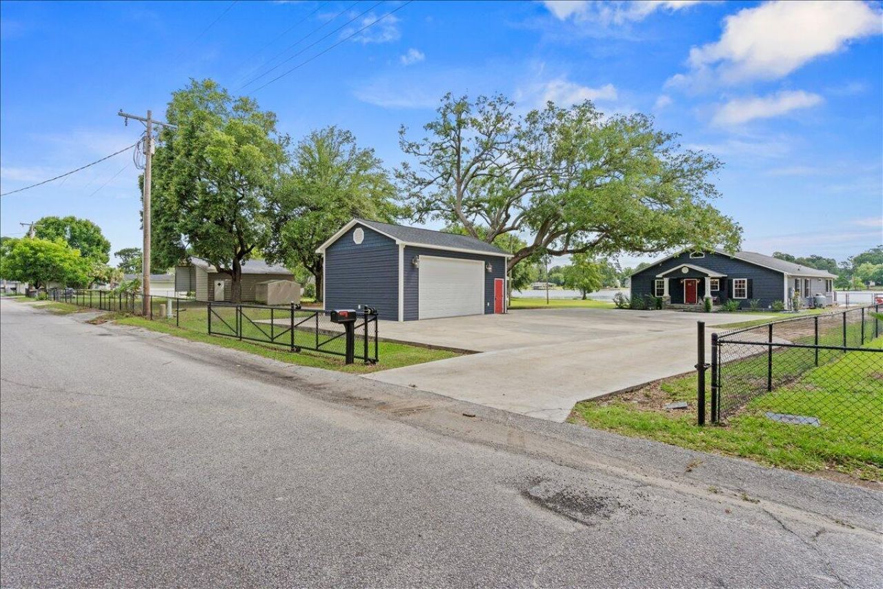 1317 Lakeview Drive Photo 13