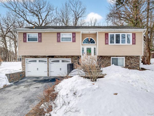 11 Darlene Drive, Poughkeepsie, NY 12601