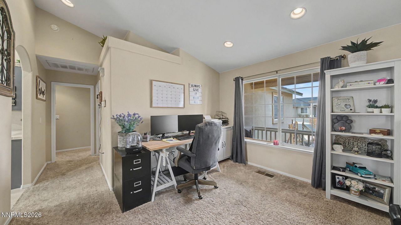 906 Julia Lane, Fernley, NV 89408 Photo