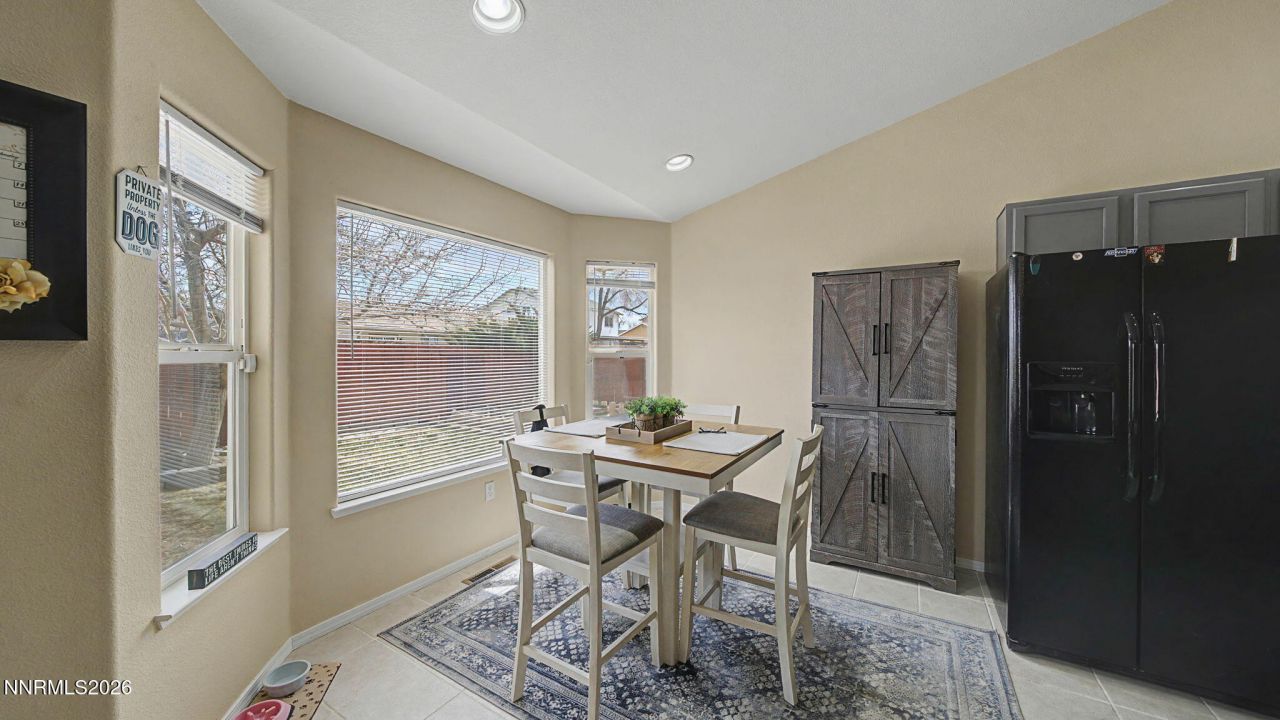 906 Julia Lane, Fernley, NV 89408 Photo