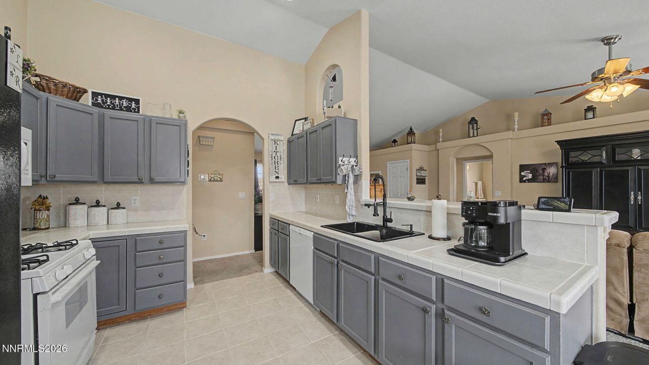 906 Julia Lane, Fernley, NV 89408 Photo