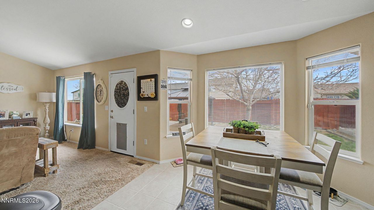 906 Julia Lane, Fernley, NV 89408 Photo