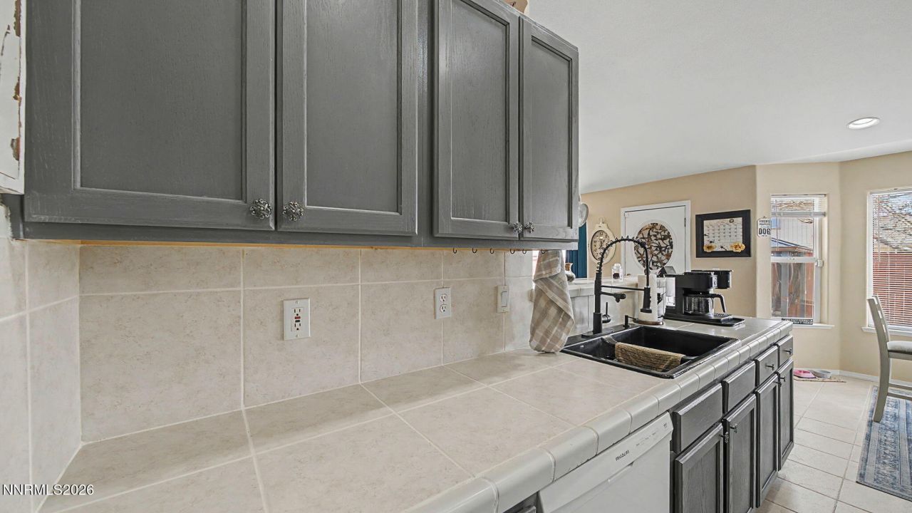 906 Julia Lane, Fernley, NV 89408 Photo